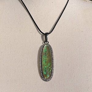 🎀 Iridescent bling gunmetal necklace